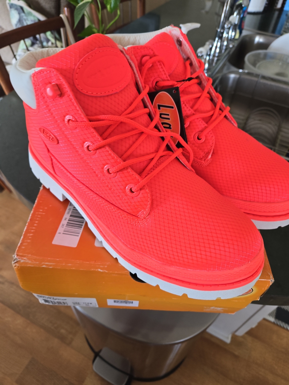 Lugz Men's Chukka Boots in Neon Orange 11M New